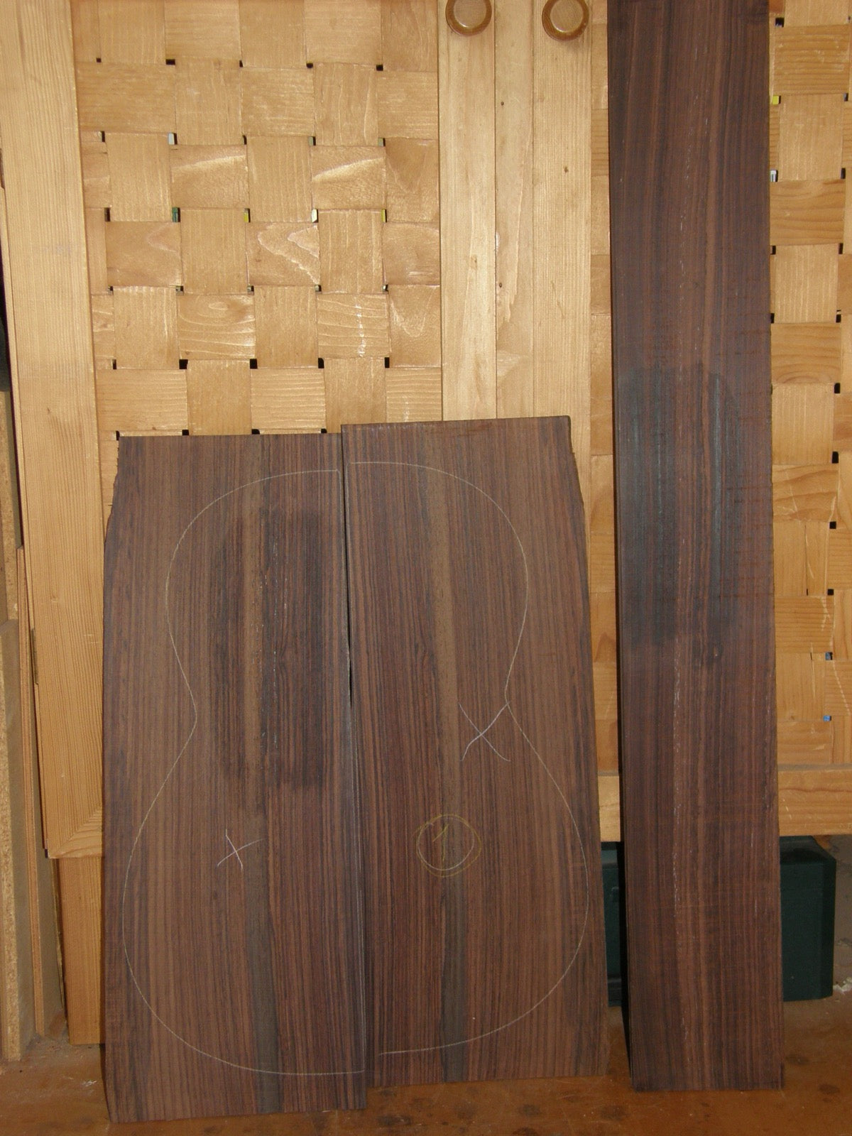 The Indian rosewood set we chose, the plantilla already drawn