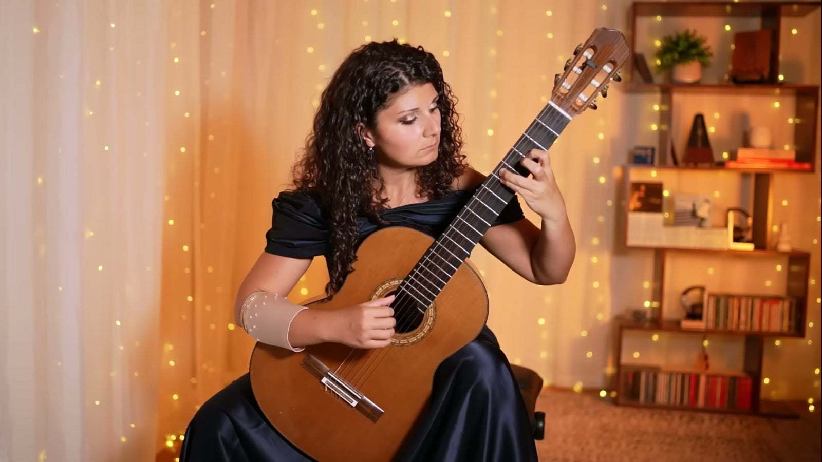 Gohar Vardanyan playing Bach's Chaconne on her 2012 Rompré